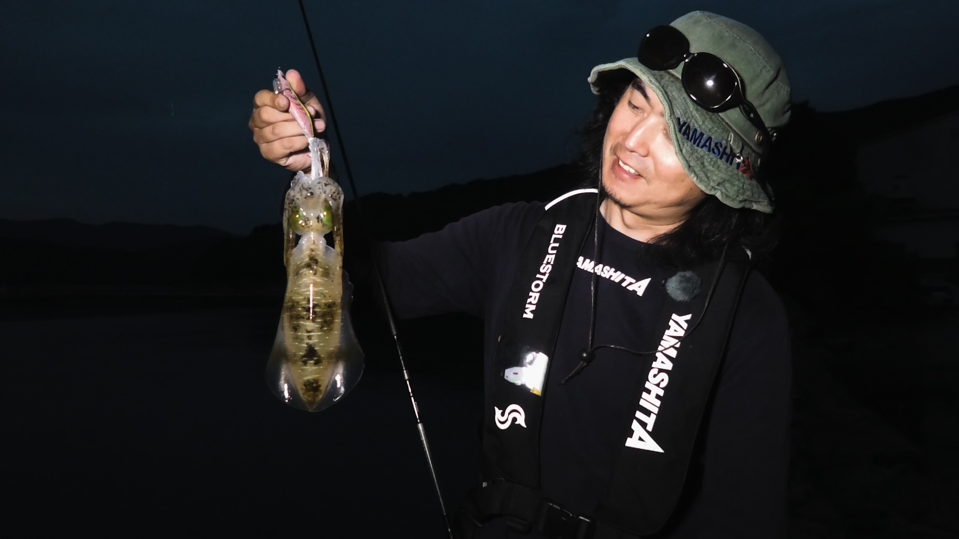 夜にイカのアタリを取る方法 釣りサポ Yamashita